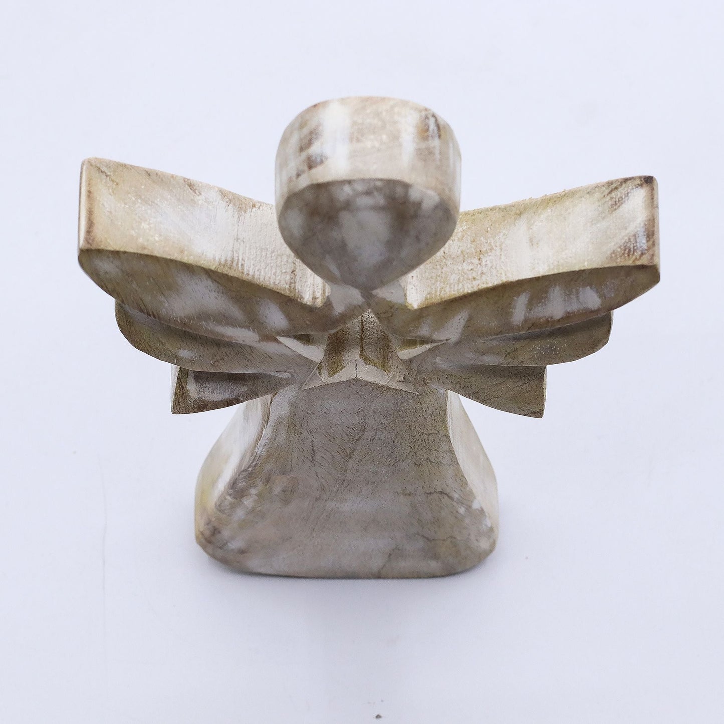 Alt Tag: Ángel de madera de mango – calado de estrella Whitewash adorno de ángel de madera de mango tallado a mano con acabado Whitewash, 18 cm