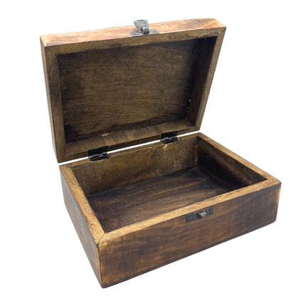 Alt-Tag: Mangoholz-Buddha-Erinnerungsbox – 20x15x7,5 CM, handgeschnitzte Mangoholz-Erinnerungsbox, offen, mit sichtbarem Innenraum-Stauraum