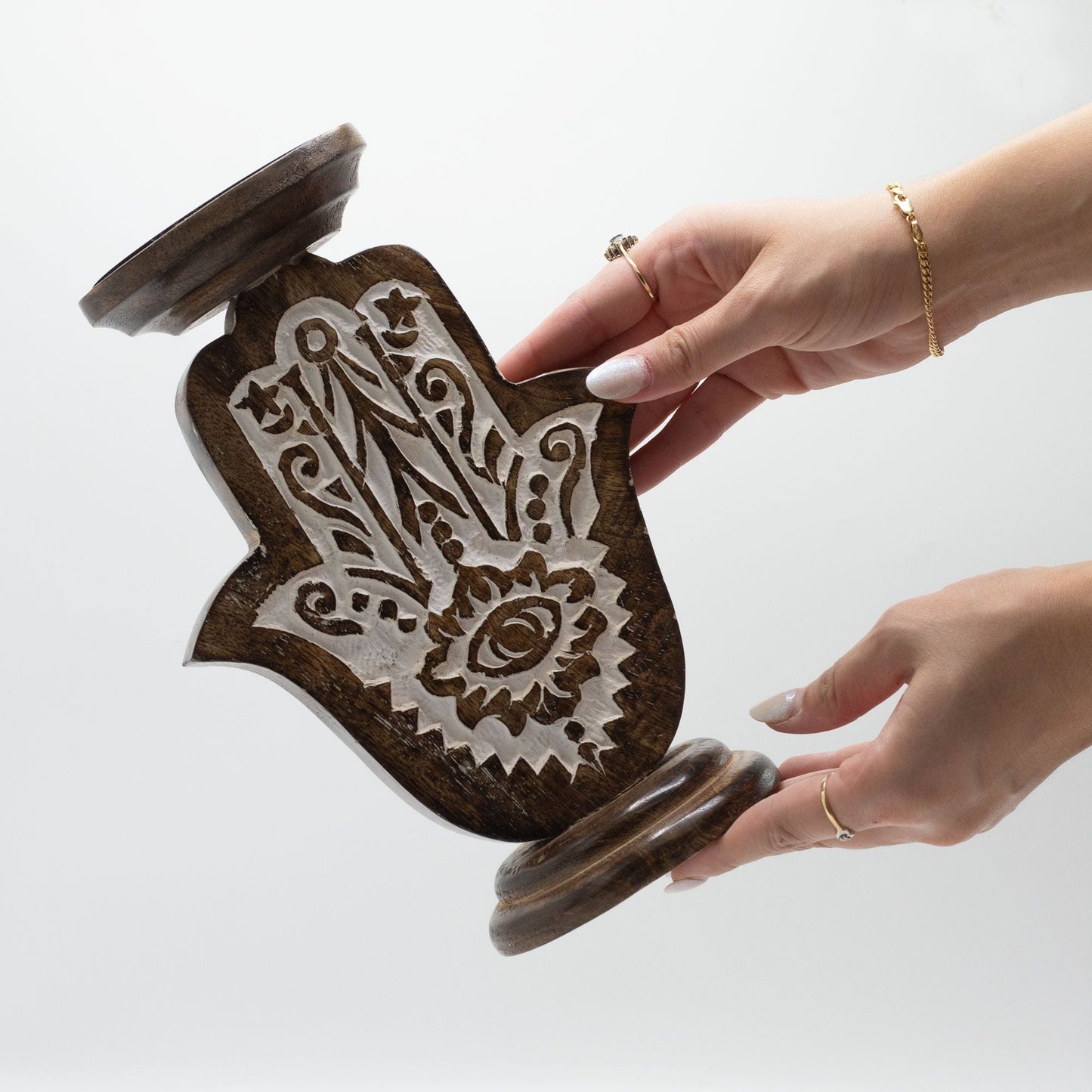 Alt Tag: Mango Wood Candle Stand – Hamsa Design (Large, 25 × 18 CM), soporte de vela de madera de mango tallada con motivo Hamsa