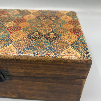 Alt Tag: Mango Wood Ceramic Glazed Box – 20x15x7.5 CM with patterned ceramic glazed lid, close-up of mango wood storage box corner