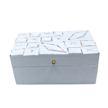 Alt-Tag: Dekobox aus Mangoholz – White Diamonds 22x12x10 CM, weiße Dekobox mit Rautenmuster und Metallverschluss
