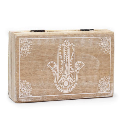 Hamsa-låda i mangoträ – 21.5x14x6.3 CM trälåda med ingraverad Hamsa-symbol och dekorativa detaljer, framifrån