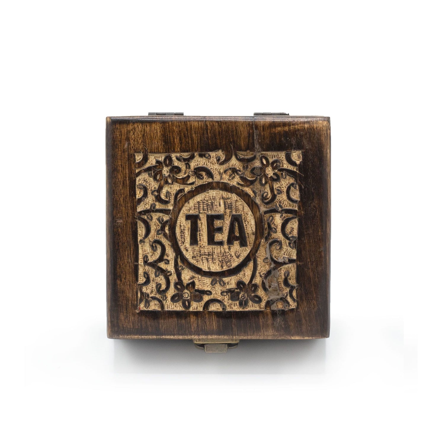 Teaskrin i snidat mangoträ (4 fack) – teaskrin 15 × 15 × 8 CM i mangoträ med handskuret lock och TEA-emblem