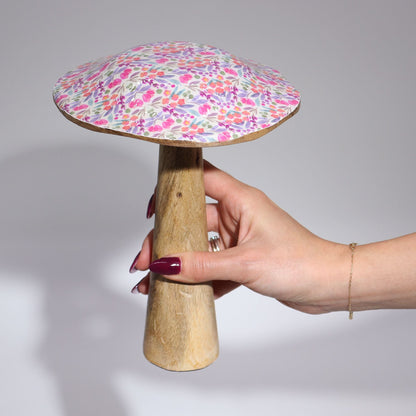 Alt Tag: Mango Wood Mushroom Décor – 20 CM Pastel Hearts, wooden mushroom ornament with pastel heart-pattern cap, held in hand