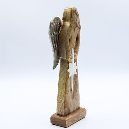 Mango Wood Peace Angel – 30 CM figura tallada en madera de mango con alas metálicas plateadas y estrella blanca esmaltada, vista lateral