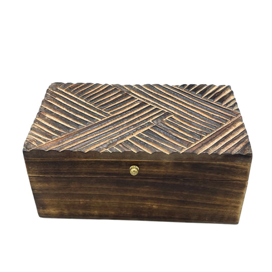 Mango Wood Vintage Deco Box – 22x12x10 CM with carved geometric lid and brass knob, vintage-style wooden storage box
