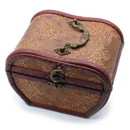 Alt Tag: MDF Vintage Style Box – 12x11x16 CM con diseño floral vintage, herrajes de latón y asa tipo cuero, caja decorativa compacta