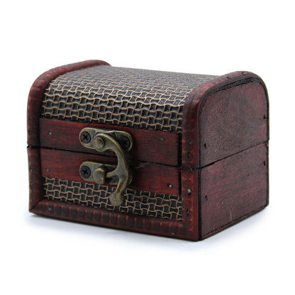Alt Tag: MDF Vintage Style Boxes – Medium 5.5x6x9 CM, caja decorativa de MDF estilo vintage con relieve de malla y cierre metálico