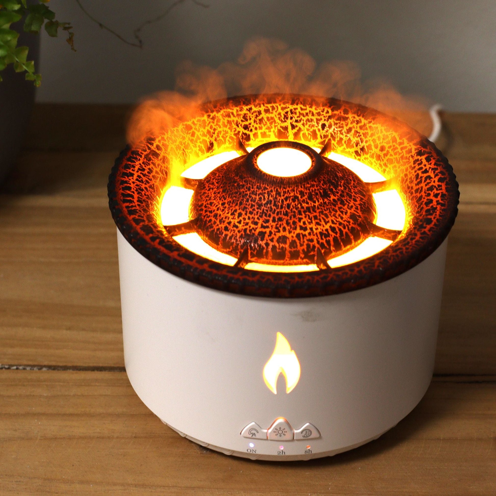 Medium Volcano Effect aromadiffuser (kontakt) – två färger med vulkanliknande dimmeffekt och varmt sken på träbord