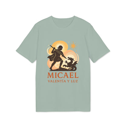 Alt Tag: Micael Valentia Luz Organica 100% Organic Cotton T-Shirt en verde salvia, cuello redondo, gráfico “Micael Valentia y Luz”