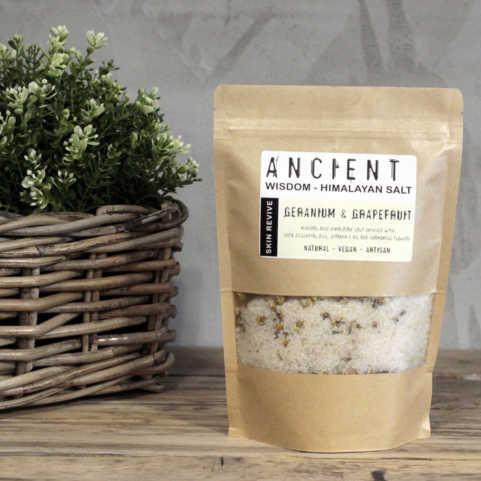 Alt Tag: Mineral-Enriched Himalayan Bath Salt – 500G Skin Revive bolsa con sal del Himalaya, mezcla de geranio y pomelo, Ancient Wisdom