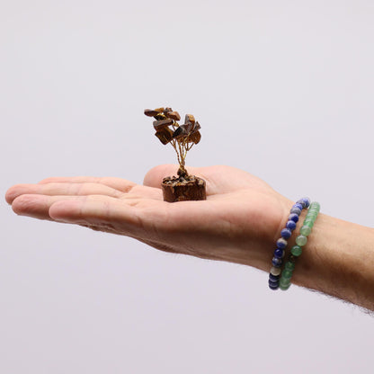 Tiger Eye Gemstone Tree – 15 Sparkling Stones mini gemstone tree decor on hand, brown chipstones on wire, approx 6 cm