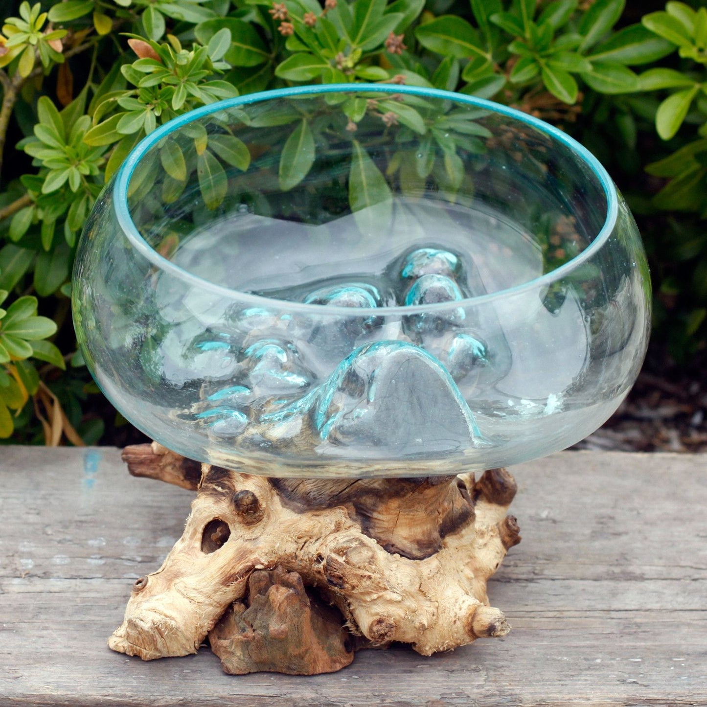 Molten Glass på trä – Open Large Bowl handgjord skål i klart glas på bas i återvunnet trä, dekorativt blickfång för bordet
