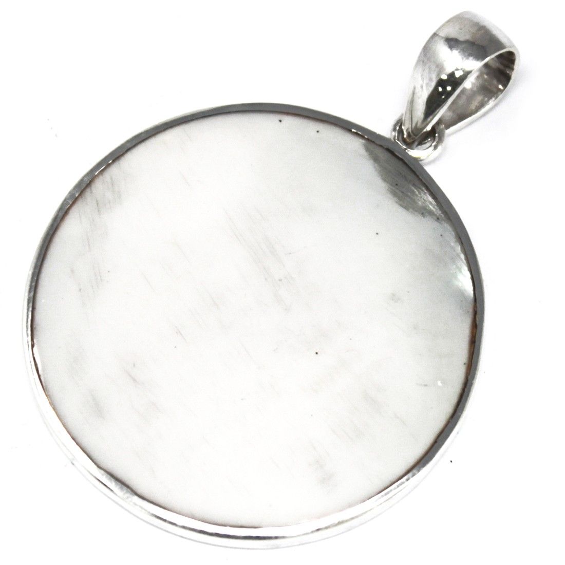 Alt Tag: Mother of Pearl Tree of Life Pendant – 30MM en plata con madreperla, vista trasera redonda con borde pulido y asa