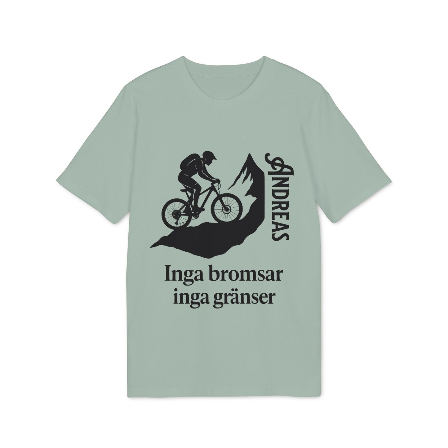 Mountain Bike Namn Inga Bromsar Inga Gränser Sustainable Unisex Tee med cyklist- och bergmotiv samt texten “Inga bromsar inga gränser”