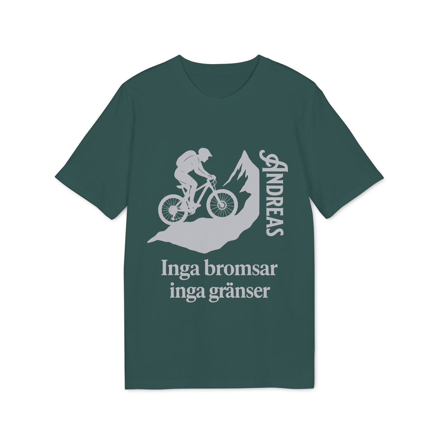 Mountain Bike Namn Inga Bromsar Inga Gränser Sustainable Unisex Tee grön t-shirt med mountainbike-tryck, bergmotiv och text "Inga bromsar inga gränser"
