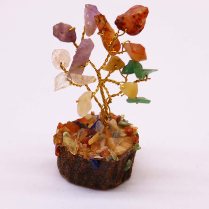 Alt Tag: Multi-Stone Mini Gemstone Tree – 15 Gemstones mini árbol de gemas multicolor en alambre dorado con base de madera y chipstones