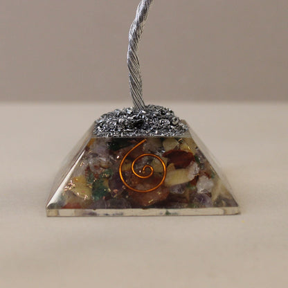Alt Tag: Multicolor Gemstone Tree – 80 Stone, base piramidal de orgonita con chipstones multicolor, resina y espiral de cobre