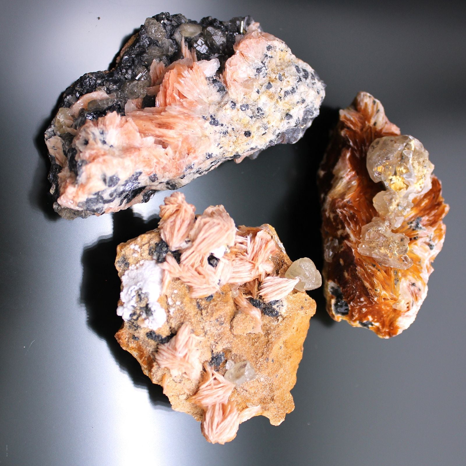 Natural Barite & Sericite Specimens – 60-Piece Collection close-up of barite and sericite mineral specimens with crystal clusters