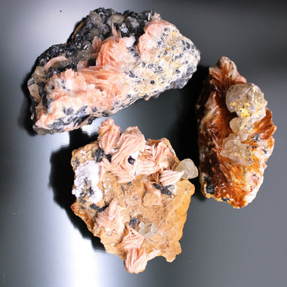 Natural Barite & Sericite Specimens – 60-Piece Collection close-up of barite and sericite mineral specimens with crystal clusters