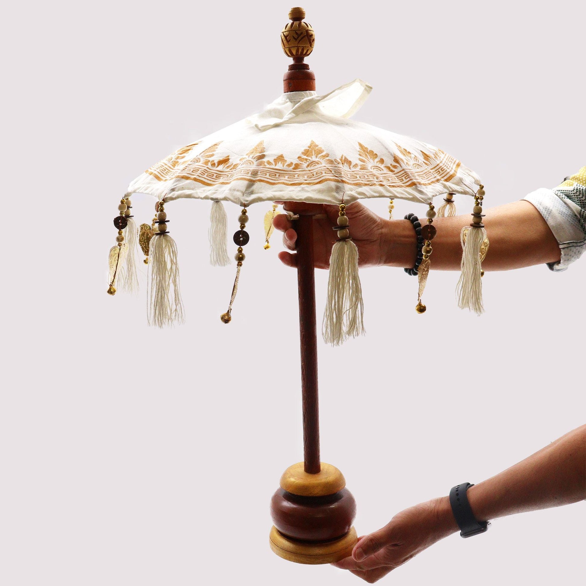 Natural Canvas Bali Parasol – 40 CM de madera Dorran y lona natural con flecos decorativos, parasol artesanal para decoración, 68x45 cm