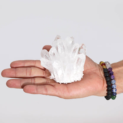 Natürlicher, klarer Bergkristall-Cluster – 250–300 g, 8 cm in der Hand, natürliches, klares Quarzstück mit kristallinen Spitzen