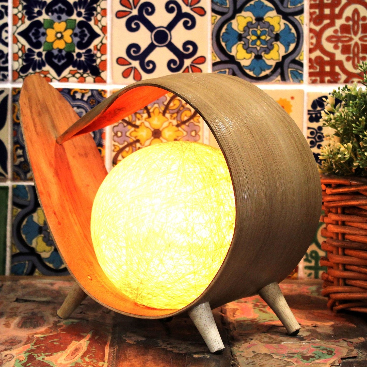 Natural Coconut Lamp – Natural Loop handgjord kokosnötslampa med loopdesign och dekorativt varmt ljus