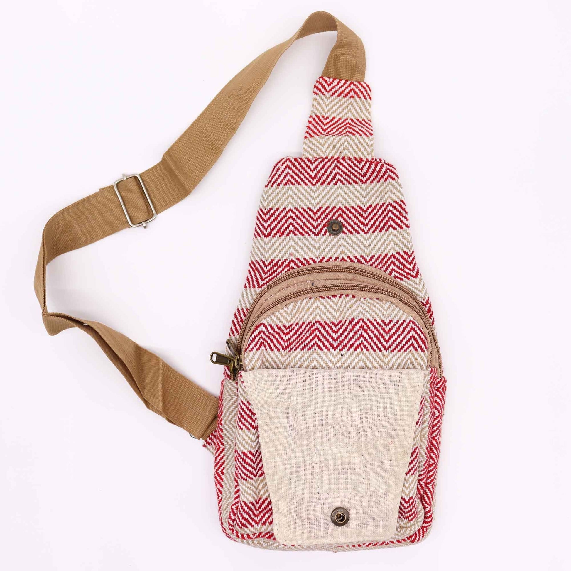 Alt Tag: Naturfärgad crossbody-väska i bomull – tan & rosa, tanfärgad rem med rosa fiskbensmönster och framficka med dragkedja