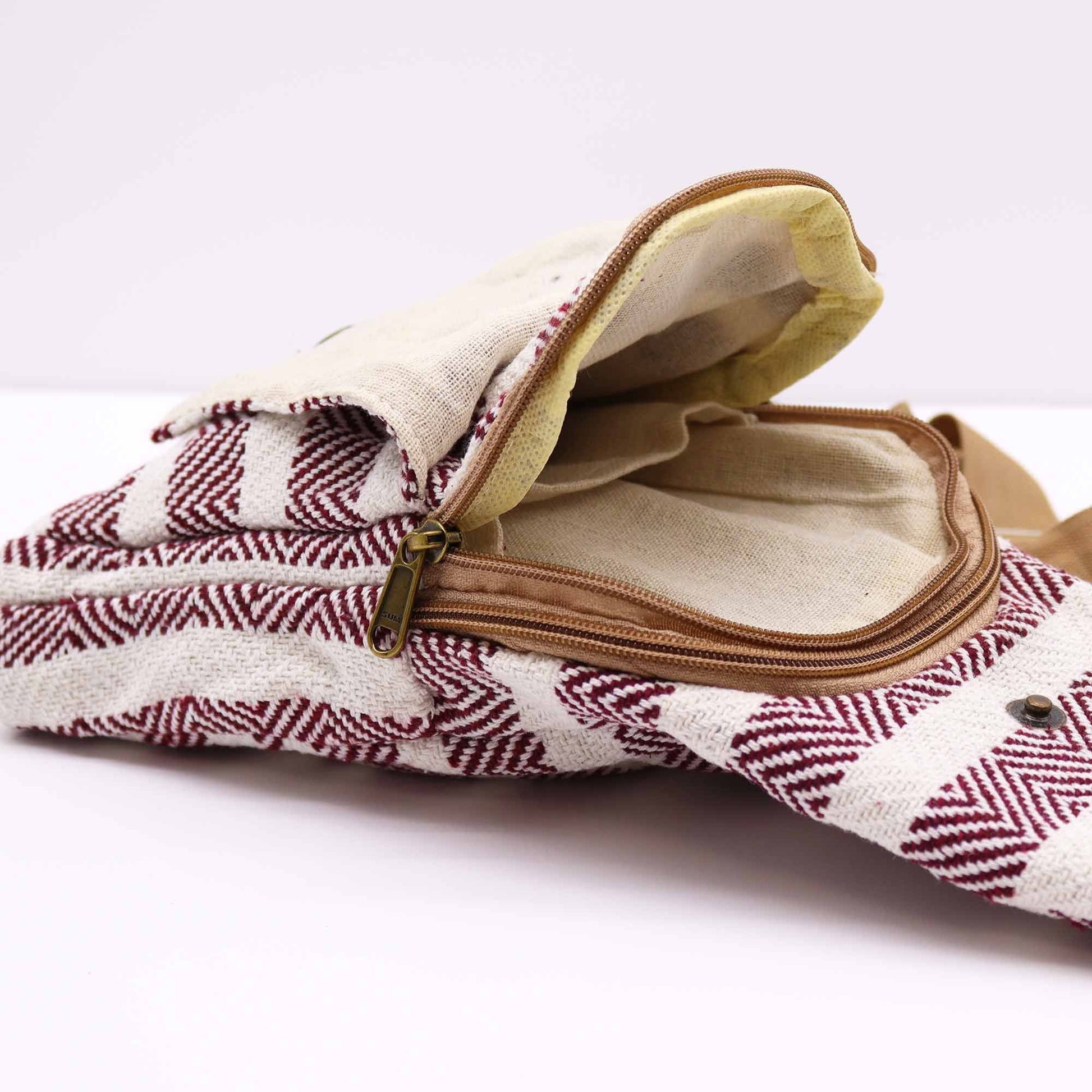 Natural Cotton Cross Body Bag – Burgundy & White, close-up of zippered pocket with burgundy pattern and white cotton fabric