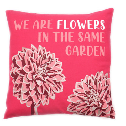 Funda de cojín de algodón natural – funda de cojín rosa 45x45 CM con el texto “WE ARE FLOWERS IN THE SAME GARDEN” y estampado floral