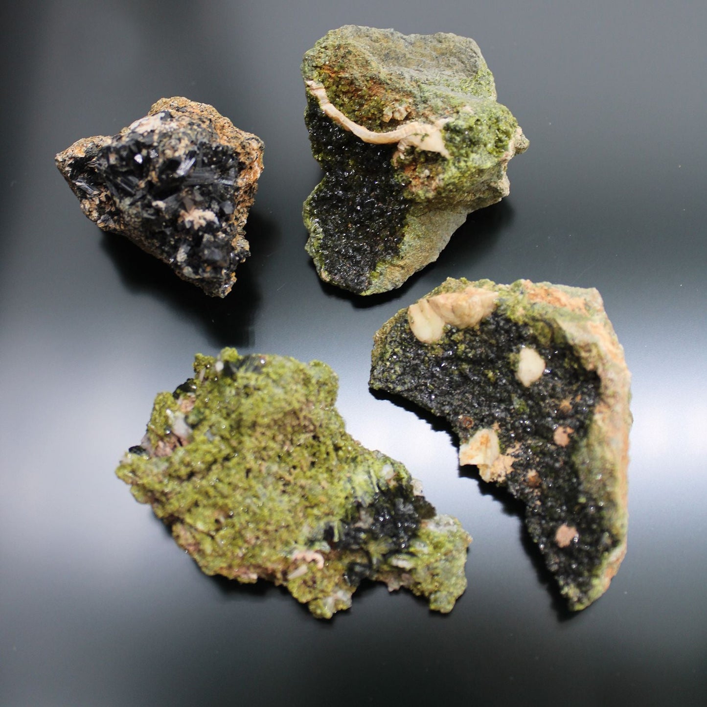 Alt Tag: Natural Epidote Minerals – 10-Piece Set, piezas de epidota verde natural en bruto, especímenes minerales de Marruecos para colección