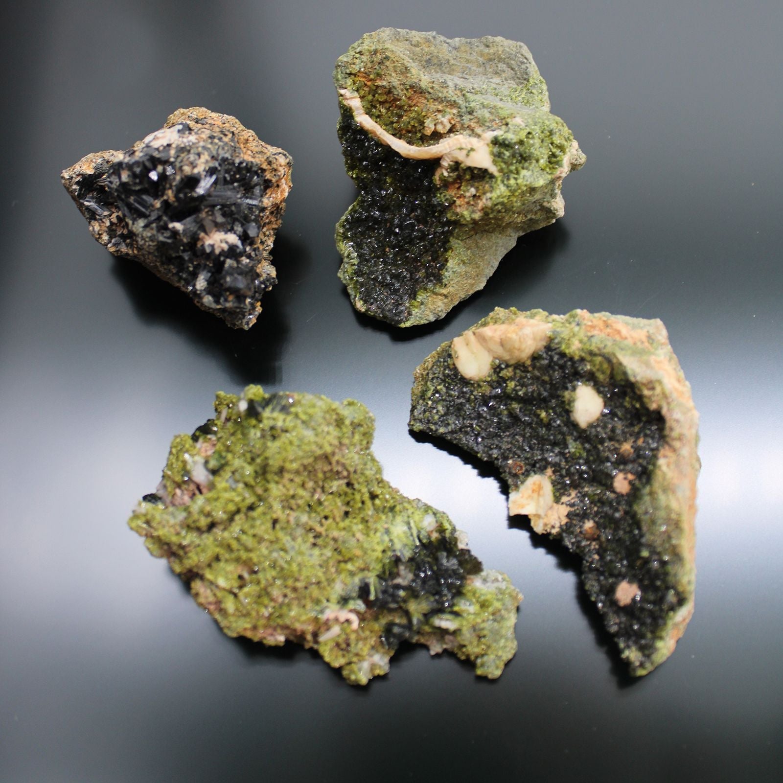 Alt Tag: Natural Epidote Minerals – 10-Piece Set, piezas de epidota verde natural en bruto, especímenes minerales de Marruecos para colección