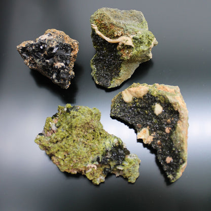 Alt Tag: Natural Epidote Minerals – 10-Piece Set, piezas de epidota verde natural en bruto, especímenes minerales de Marruecos para colección