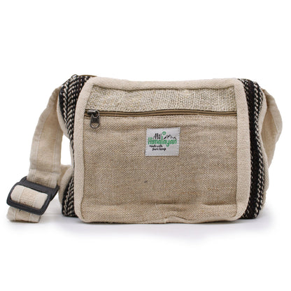 Naturfärgad axelväska i hampa och bomull med justerbar rem, klaff framtill och ficka med dragkedja, naturbeige crossbody i hampa/bomull
