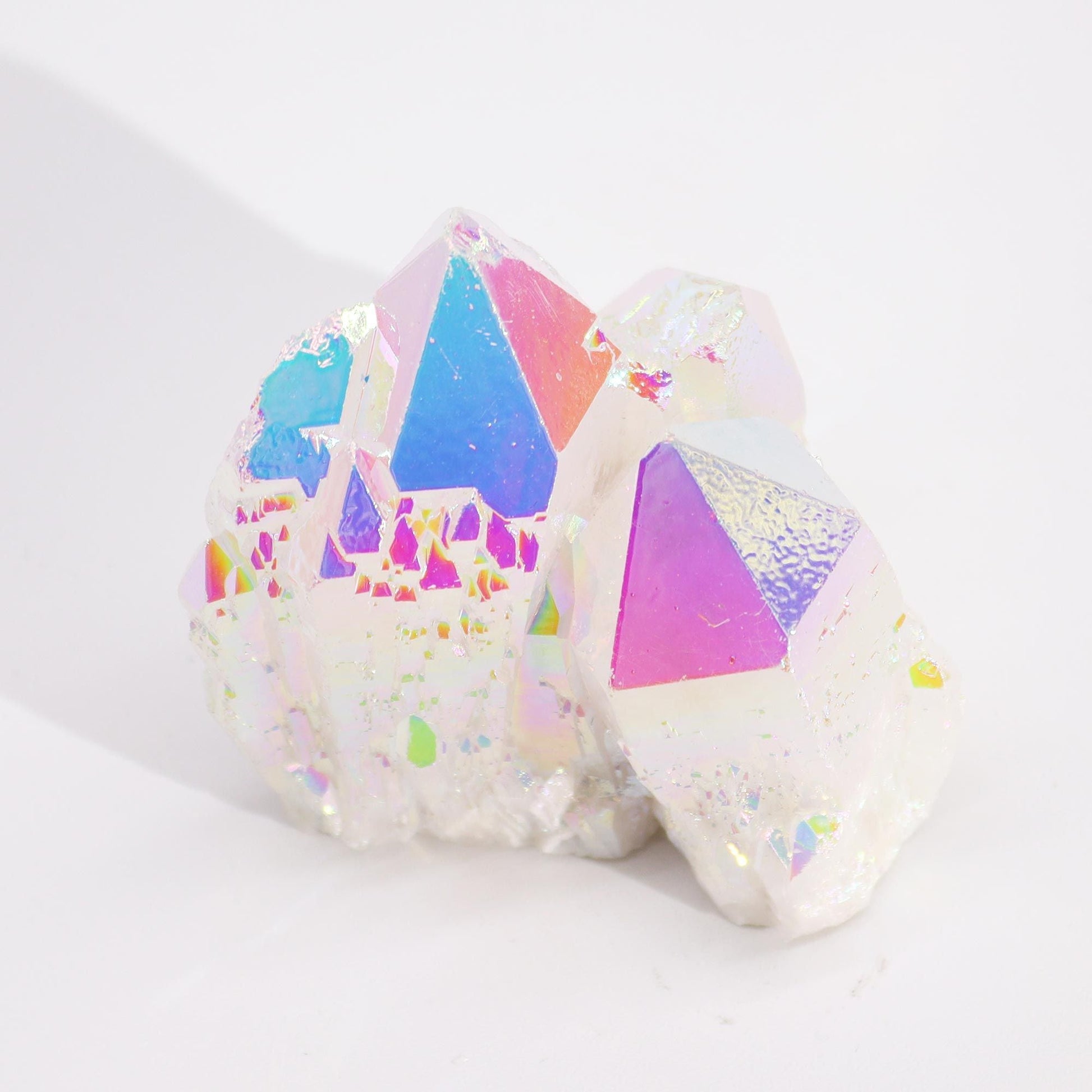 Natural Quartz Aura – 100-150G Geode, 7-10CM iridescent quartz aura cluster with rainbow sheen and faceted crystal points on white background