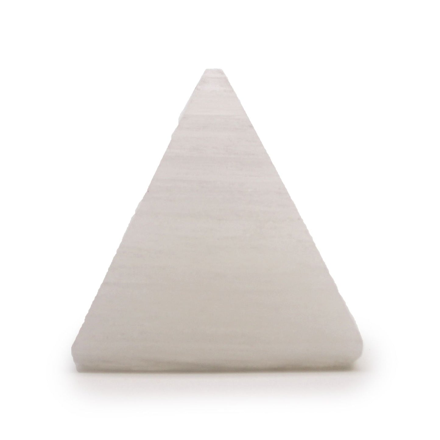 Alt-Tag: Natürliche Selenit-Pyramide – 5 CM handgefertigte Pyramide aus natürlichem Selenitkristall, weiße Steindeko für Regale, Schreibtisch oder Altar