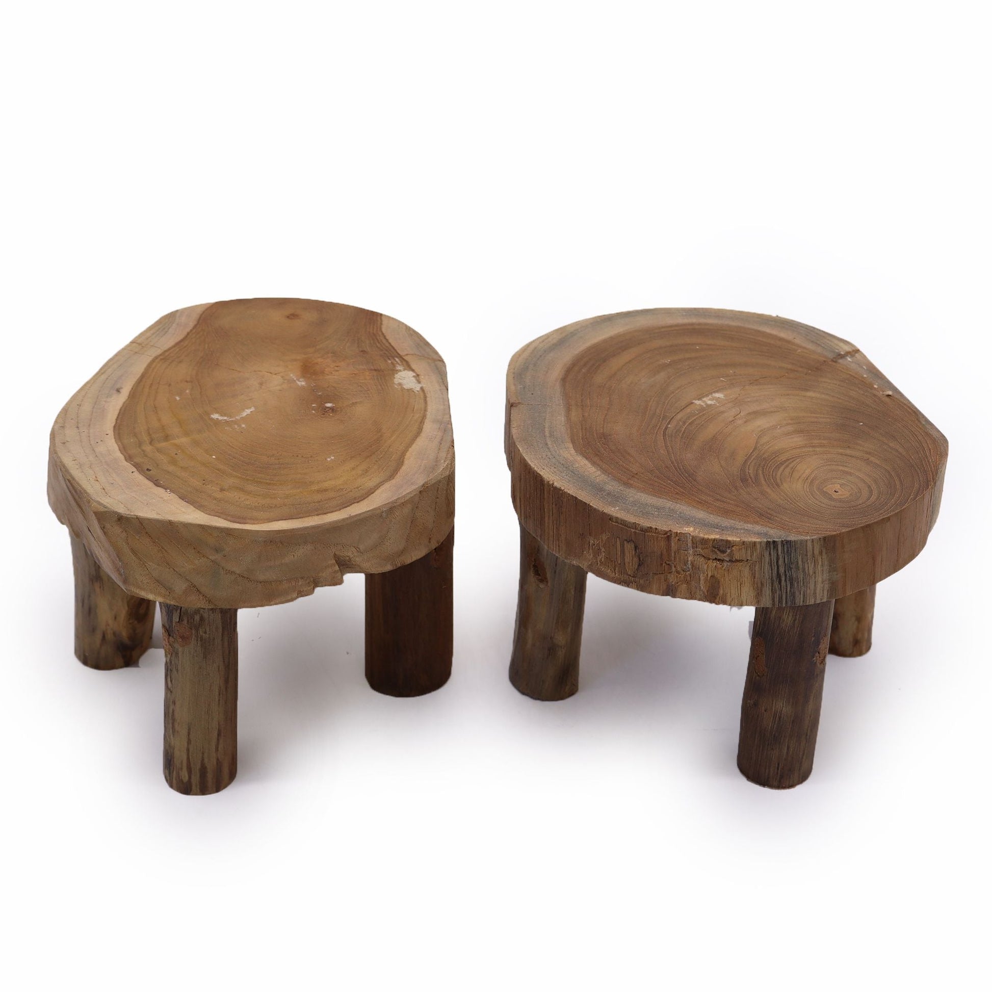 Alt Tag: Natural Teak Display Set – 27x15 CM, set de 2 displays medianos de madera de teca natural con patas cortas, vista frontal