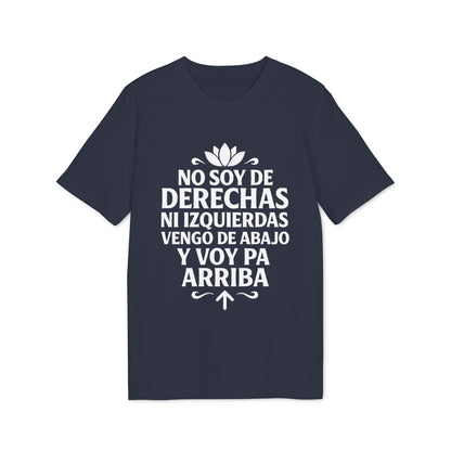 Alt Tag: No Soy Derechas Ni Izquierdas Organica Sustainable Unisex Tee camiseta unisex orgánica sostenible azul marino con frase en blanco