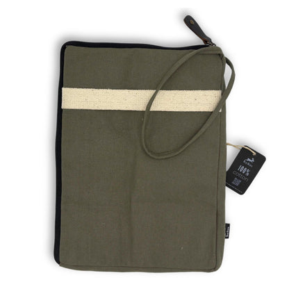 Olive Jute & Cotton Tablet Pouch – 21x29 CM olivgrönt fodral med dragkedja, handledsrem och krämfärgad rand