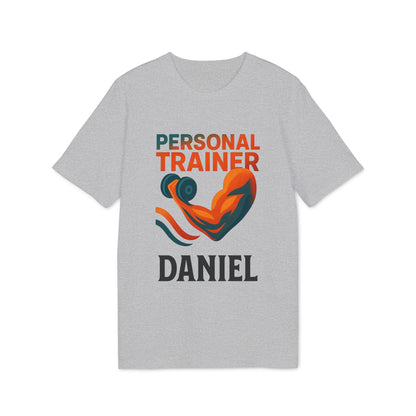 Alt Tag: Personal Trainer Personalized Sustainable Unisex Tee gris con diseño de brazo musculoso y texto “PERSONAL TRAINER” y nombre “DANIEL”
