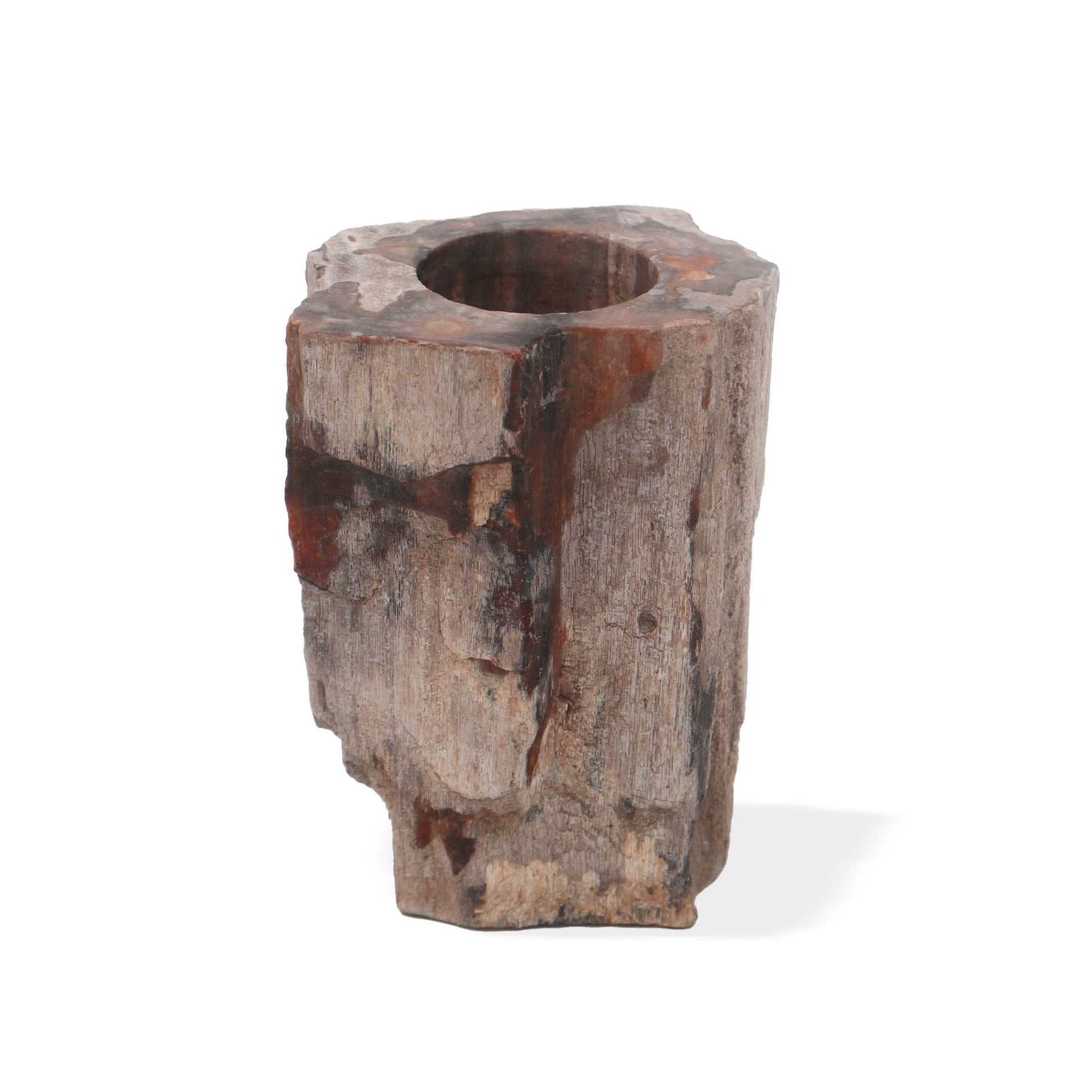 Petrified Wood Candle Holder – Single Tall, portavelas alto de madera petrificada natural en tonos marrón y gris