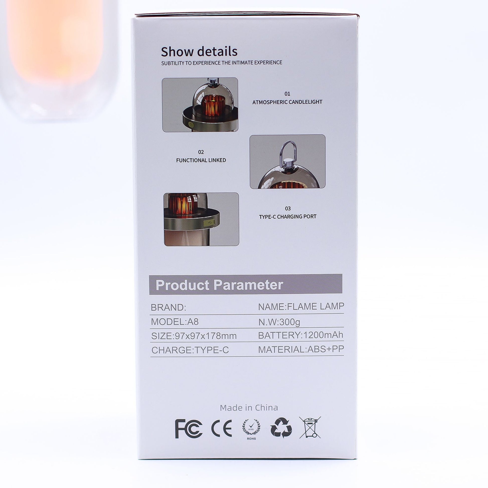 Kunststofflampe mit Flammeneffekt – Weiße, per USB‑C wiederaufladbare Verpackungsrückseite mit Flammeneffekt, Type‑C-Ladeanschluss und Produktparametern