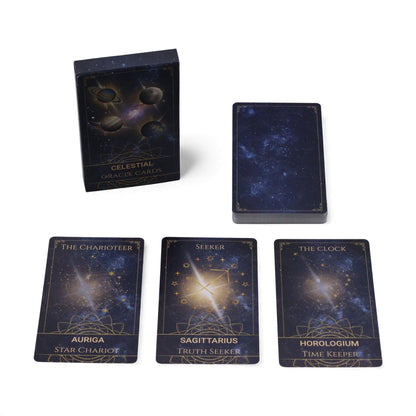 Plastic & Paper Oracle Cards – 12x7.5 CM Spiritual Deck, mazo estilo galaxia con caja y 3 cartas ilustradas sobre fondo blanco