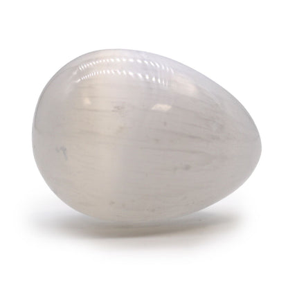 Alt Tag: Polished Selenite Egg – 5-6 CM, piedra de selenita pulida en forma de huevo con vetas blancas, vista lateral