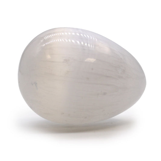 Alt Tag: Polished Selenite Egg – 5-6 CM, piedra de selenita pulida en forma de huevo con vetas blancas, vista lateral