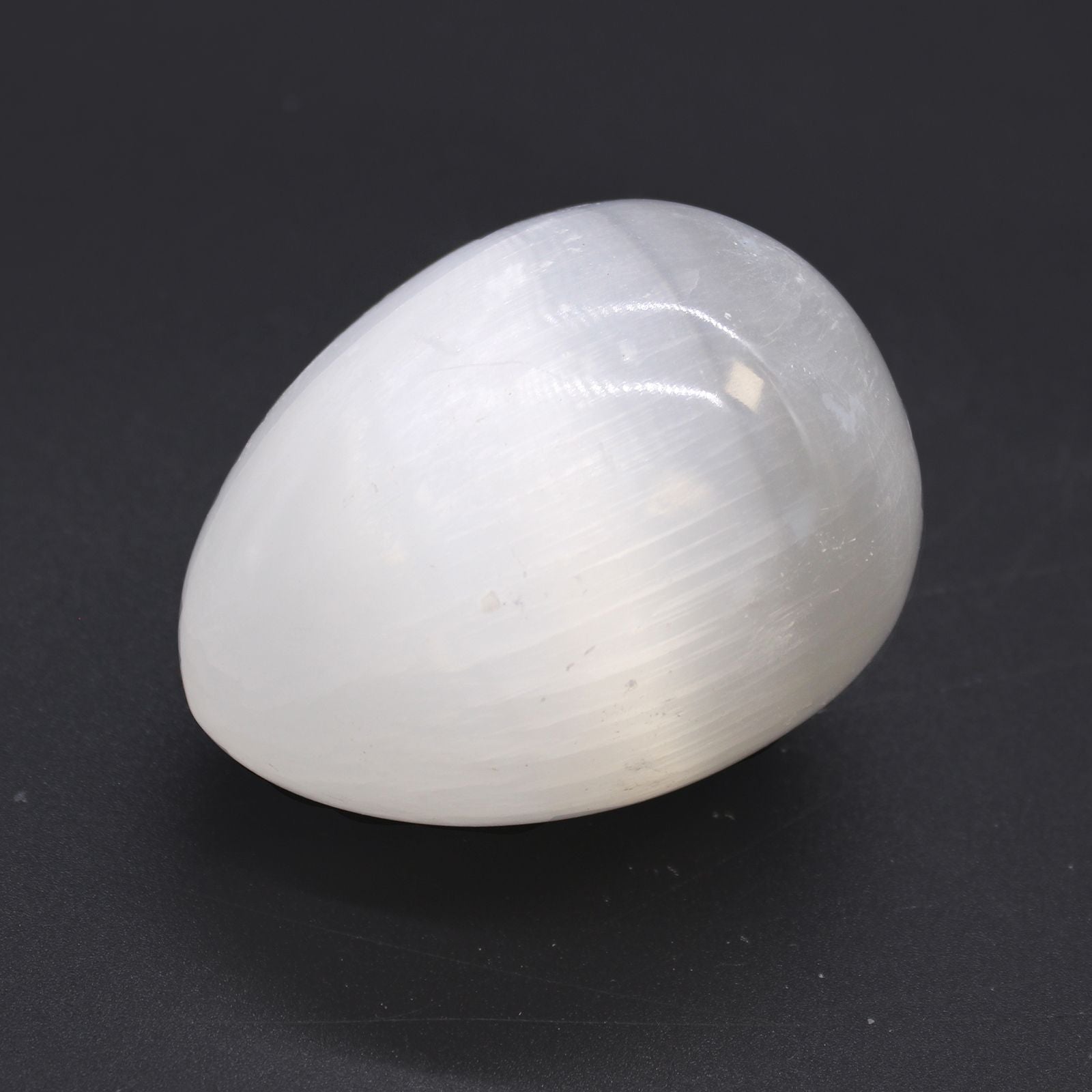 Alt Tag: Polished Selenite Egg – 5-6 CM, huevo de selenita pulida blanca con vetas naturales, piedra decorativa