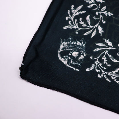Paño de lectura de tarot de poliéster – paño de tarot negro de 75x75 CM con esquina con calavera blanca y patrón místico floral