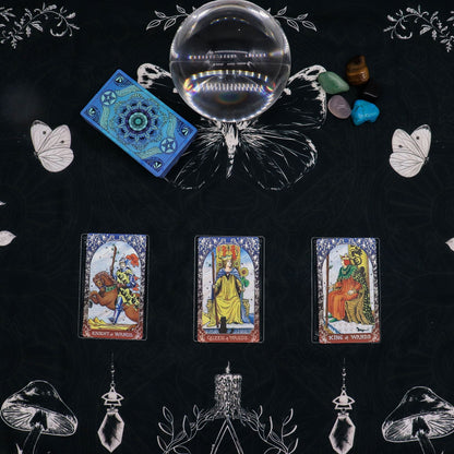 Paño de lectura de Tarot de poliéster – 75x75 CM con patrones místicos, tirada de cartas de tarot, bola de cristal y piedras sobre fondo oscuro con diseño witch