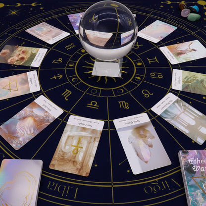 Alt-Tag: Polyester-Zodiac-Tarot-Lesetuch – 75x75 CM mit Tierkreisrad-Design, Tarotkarten und Kristallkugel-Arrangement für Tarot- oder Orakel-Lesungen