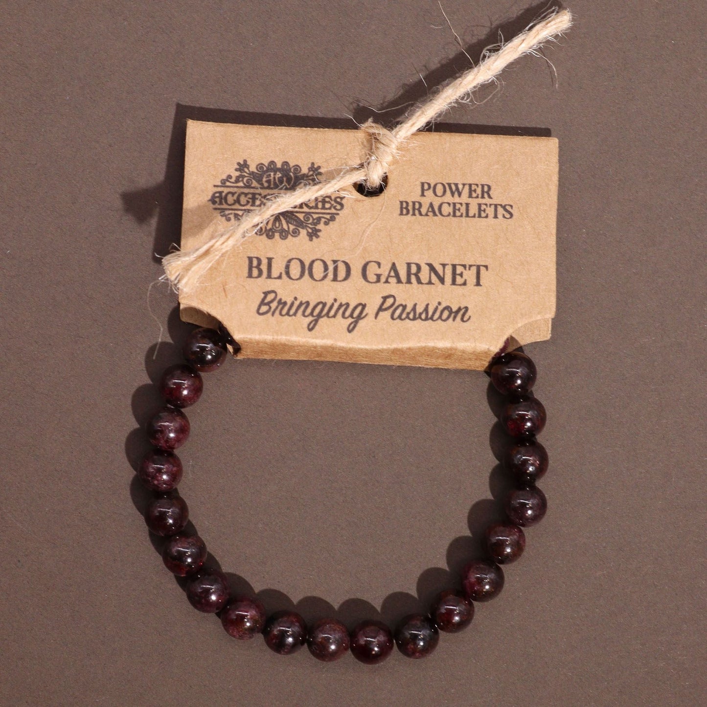 Power-armband – Blodgranat armband med pärlor av mörkröd granat på elastiskt snöre med etiketten Power Bracelets